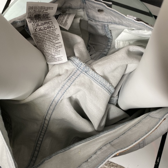 Levi jeans, cropped, light wash, stretchy 28 - Picture 6 of 10